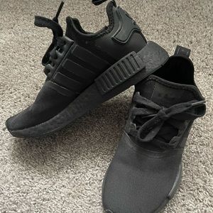 Boy’s Adidas NMD all black barely worn